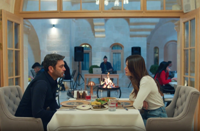 Uzak Şehir'de duygu fırtınası: Oğul baba karşısında, anne aşkını saklayamadı - Resim : 2