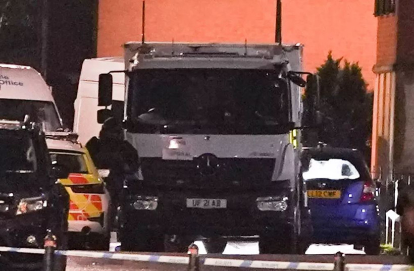 İngiltere alarma geçti! 200'den fazla ev tahliye edildi - Resim : 1