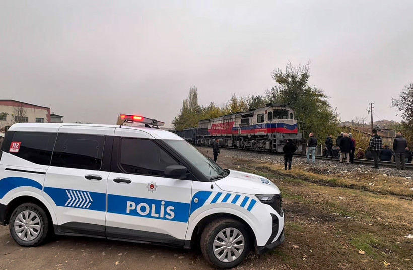 Bir anlık dalgınlığın bedelini ağır ödedi! Yük treni çarptı - Resim : 2