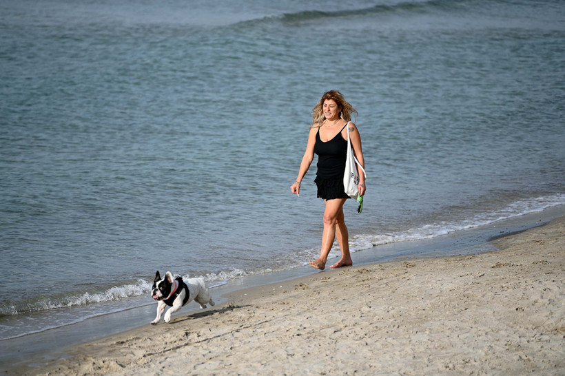 Kasım’da Kuşadası’nda yaz yaşanıyor! 25,6 dereceyle plajlar doldu taştı! - Resim : 7