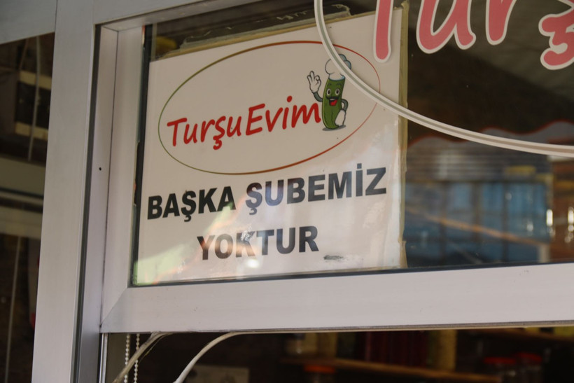 ‘Neşeli Günler’ filmi gerçek oldu! Boşanan çift aynı sokakta rakip oldu: “Keşke Sadece limon mu sirke mi kavgası olsa…” - Resim: 20