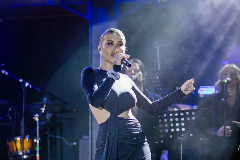 Ünlü şarkıcı İrem Derici’nin kardeşi Rüzgar Derici’ye yasa dışı bahis darbesi: 12 ay sahalardan uzak kalacak! - Resim : 1