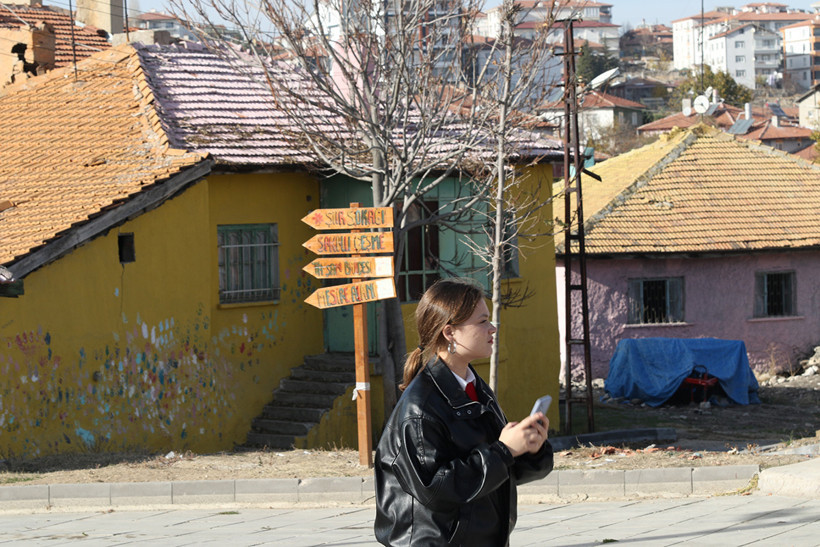 Masal köyü Türkiye’de gerçek oldu: Rengarenk evler arasında kaybolmak isteyenler buraya! Şehirden 40 dakika uzakta - Resim : 8