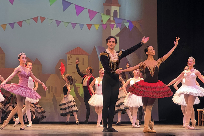 Türkiye’de bir ilk: Junior Ballet İstanbul’da: Anastasia Limenko ve gençler Don Kişot’u fethetti! - Resim : 1