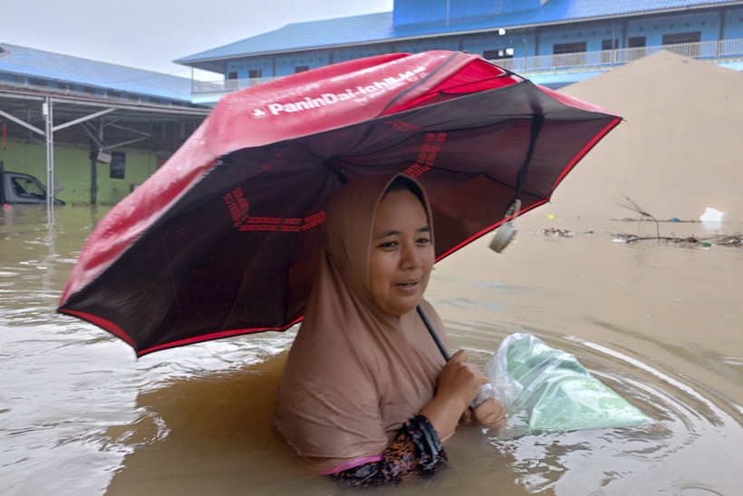 Asya sular altında: 4 ülkede binden fazla ölü - Resim : 2