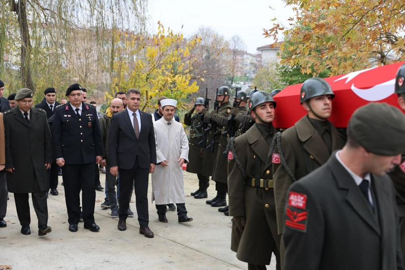 Kahraman Kıbrız Gazimize son veda - Resim : 4