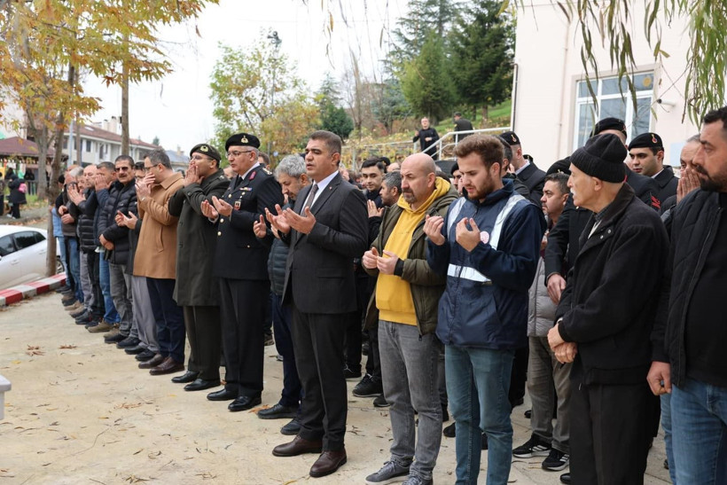 Kahraman Kıbrız Gazimize son veda - Resim : 3