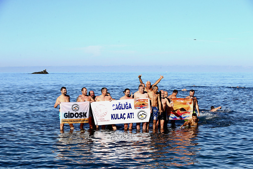 Soğuk suda sıcak mesaj: ‘Sağlığa Kulaç At!’ - Resim : 3