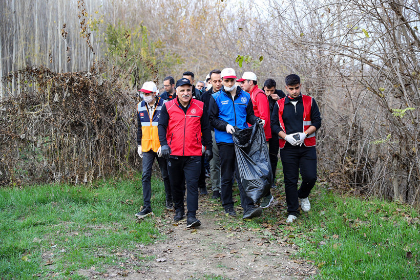 Hevsel Bahçeleri’nde Vali ve gençler el ele temizle - Resim : 7