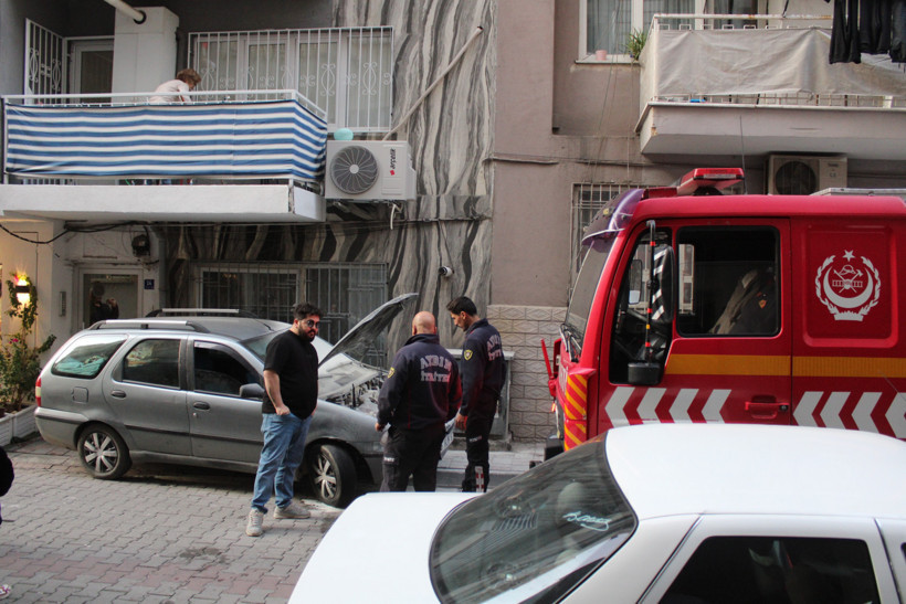Dumanlar yükselirken esnaf koştu: Yangın büyümeden söndü! - Resim : 1