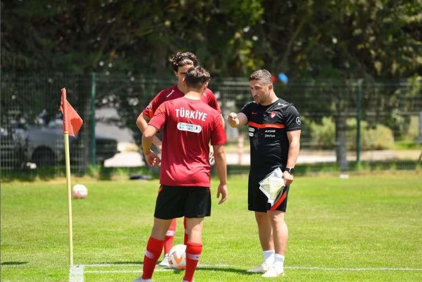 ‘Sabri Reyiz’in eşi Yağmur Sarıoğlu ilk kez konuştu: 15 yıllık evlilik bitiyor mu? Futbol dünyasını sarsan iddia! - Resim: 17