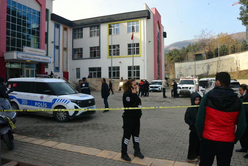 Esrarengiz koku! KBRN ekipleri okulda: Öğrenciler hastanelik - Resim : 1