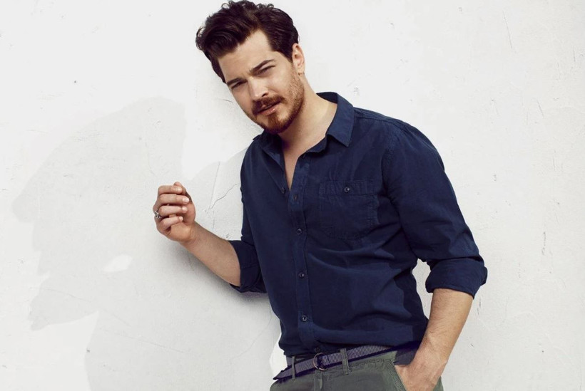 Sevimli köpekle oynayan bu çocuk Türkiye’nin en ünlü oyuncusu! Eşref Rüya’nın ağır abisi kim? - Resim: 20