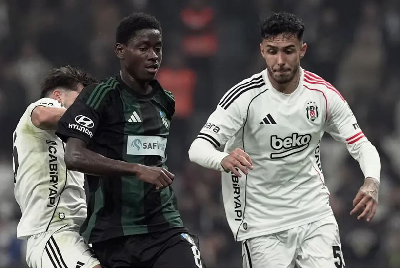 Eşref Rüya'nın Nisan'ı Demet Özdemir Beşiktaşlı Emirhan Topçu ile aşk mı yaşıyor? Yaş farkı dikkat çekti! - Resim : 15