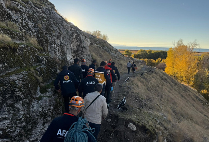 40 yaşındaki gezgin Van Kalesi’nde düştü: Ekipler seferler oldu - Resim : 4