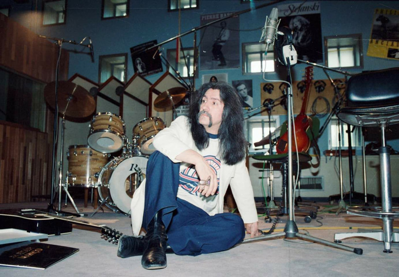 Türk Müziği’nin dev ismi Barış Manço’nun hiç görmediğiniz çocukluk karesi olay oldu! 7'den 77'ye herkesin sevgilisiydi - Resim: 24