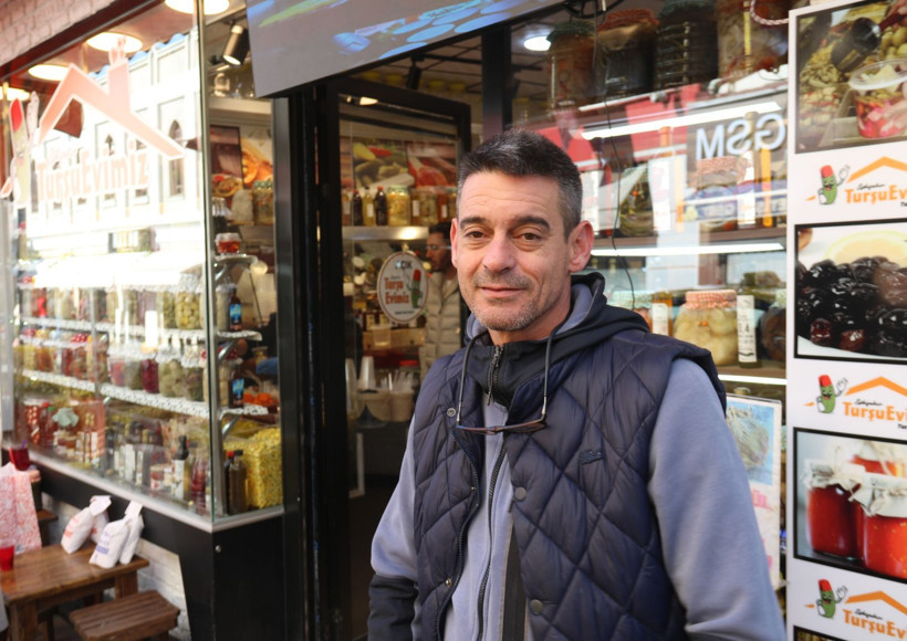 ‘Neşeli Günler’ filmi gerçek oldu! Boşanan çift aynı sokakta rakip oldu: “Keşke Sadece limon mu sirke mi kavgası olsa…” - Resim: 17