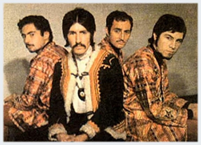 Türk Müziği’nin dev ismi Barış Manço’nun hiç görmediğiniz çocukluk karesi olay oldu! 7'den 77'ye herkesin sevgilisiydi - Resim: 67