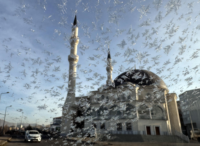Ardahan’da Kura Nehri dondu: Eksi 8 derecede hayat durdu! - Resim : 2