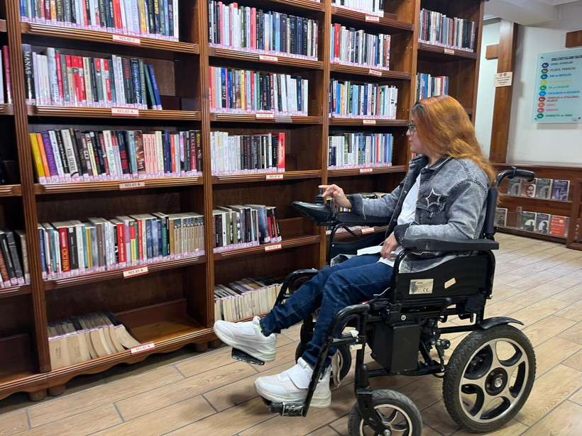 Azmin adı Özlem Söğüt: Serebral Palsi engeline rağmen kendi şiir kitabını yazdı! - Resim : 5