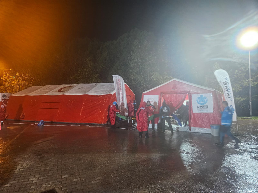 Tüm Ege ve Marmara'da hissedildi: Sındırgı 6.1'le sallandı - Resim : 13