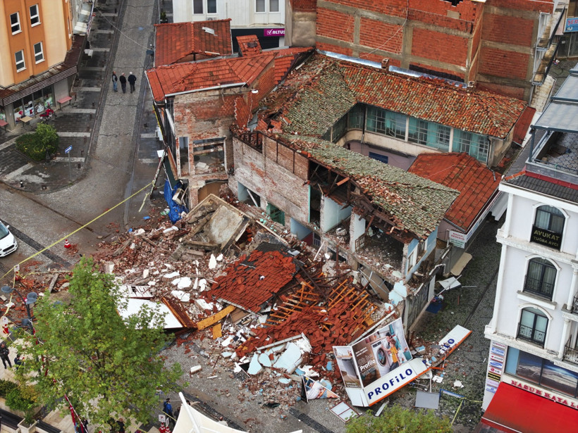 Sındırgı'daki depremin hasarı gün ağarınca ortaya çıktı! Kameralara böyle yansıdı - Resim : 3
