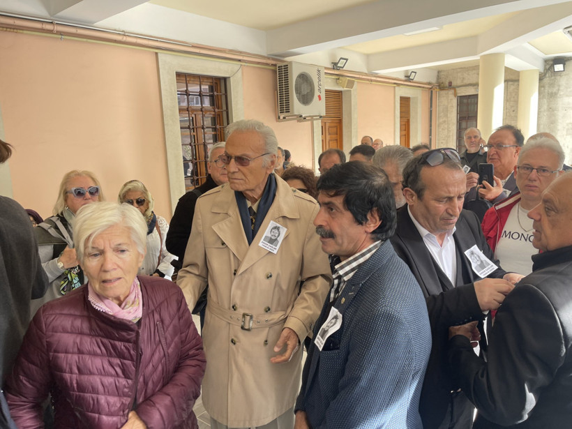 Yeşilçam'ın usta oyuncusu Engin Çağlar'ın cenazesinde büyük saygısızlık Fotoğraf çekme yarışına girdiler - Resim : 4