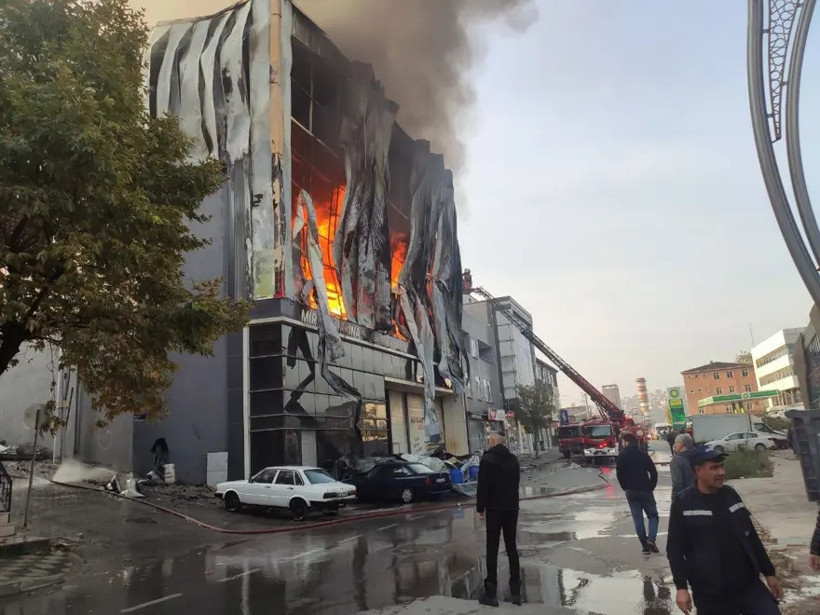 Faciayı 'bedava parfüm' getirmiş! - Resim : 1