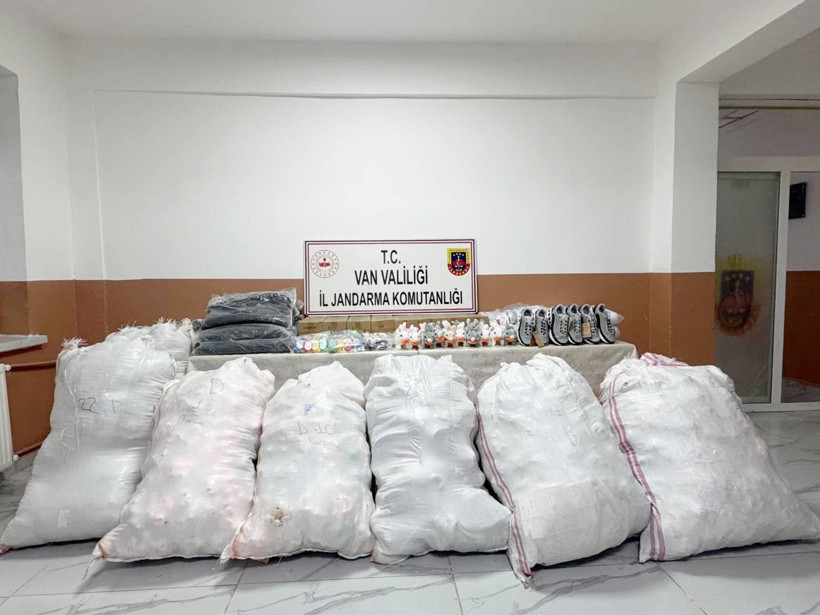 Jandarmadan dev operasyon! Servet değerinde kaçak eşyalar ele geçirildi - Resim : 1