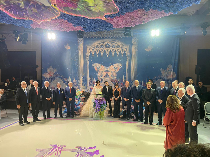 Ankara, Çırağan’daki düğünü konuşuyor! Listeyi gören bir daha dönüp bakıyor... Sokağa çıkamaz demişti, nikah şahidi oldu - Resim : 2