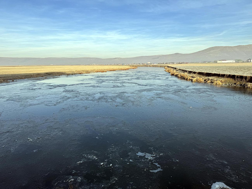 Ardahan’da Kura Nehri dondu: Eksi 8 derecede hayat durdu! - Resim : 1