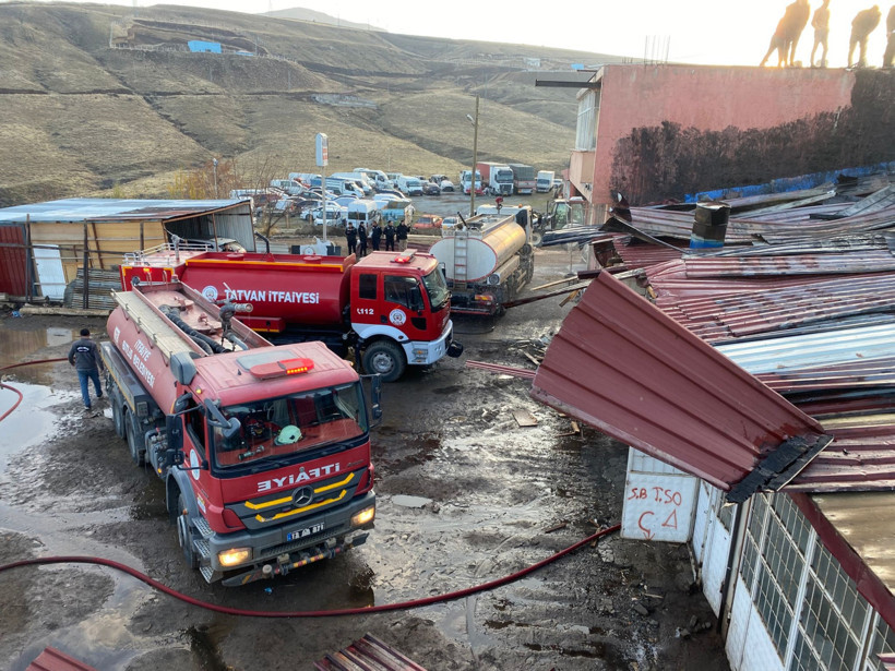 Bir anda cehenneme döndü: Tatvan Sanayi Sitesi alev alev! - Resim : 4