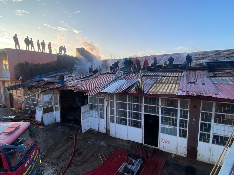 Bir anda cehenneme döndü: Tatvan Sanayi Sitesi alev alev! - Resim : 3