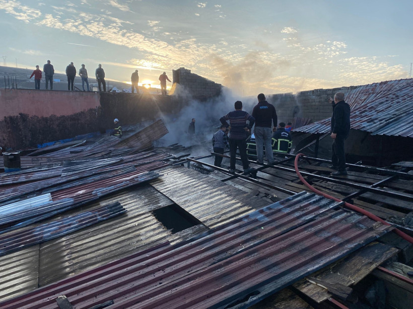Bir anda cehenneme döndü: Tatvan Sanayi Sitesi alev alev! - Resim : 5