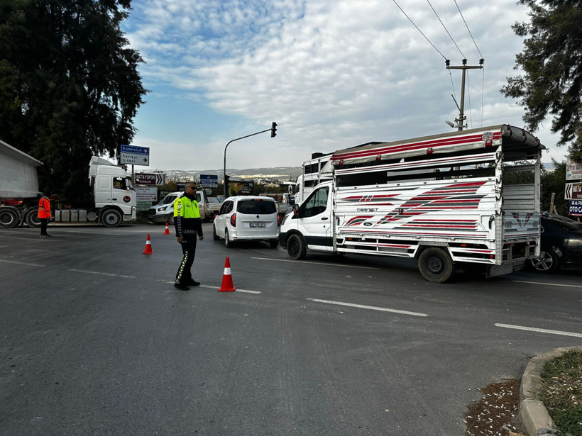 Tekerlek Koptu! 60 tonluk dev yola savruldu - Resim : 1