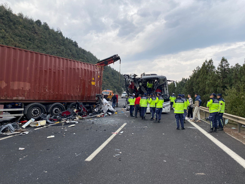 Adana- Gaziantep otoyolunda facia: 7 ölü - Resim : 2