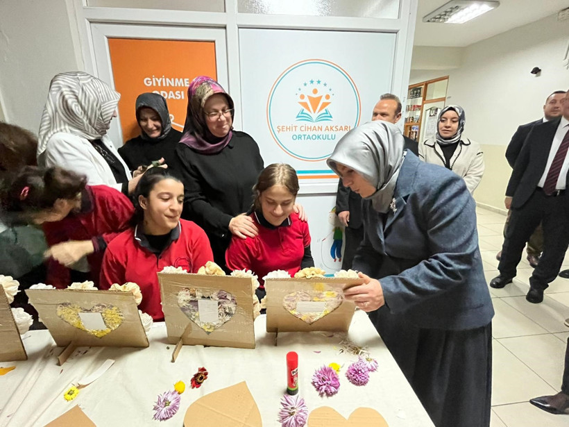 Özel ve örgün öğrencilerden ortak sergi: Birlikte resim yaptılar, birlikte sergilediler - Resim : 3