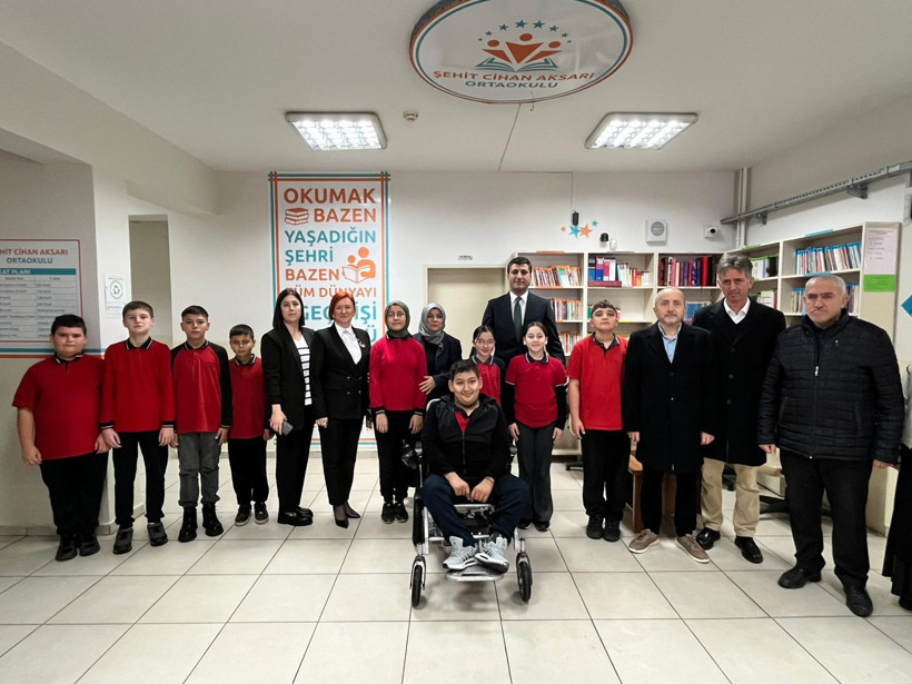 Özel ve örgün öğrencilerden ortak sergi: Birlikte resim yaptılar, birlikte sergilediler - Resim : 2