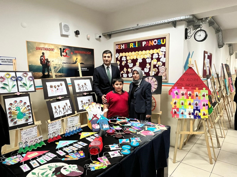 Özel ve örgün öğrencilerden ortak sergi: Birlikte resim yaptılar, birlikte sergilediler - Resim : 1