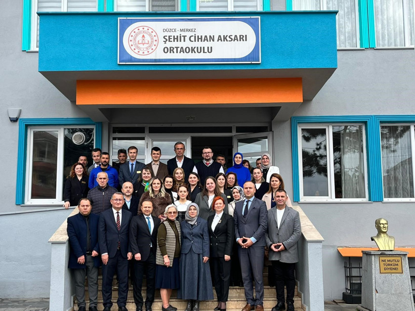 Özel ve örgün öğrencilerden ortak sergi: Birlikte resim yaptılar, birlikte sergilediler - Resim : 4