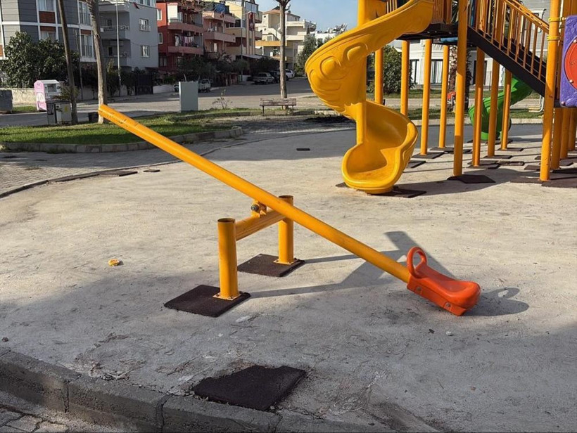 Çocukların oyun alanı tahrip edildi - Resim : 1