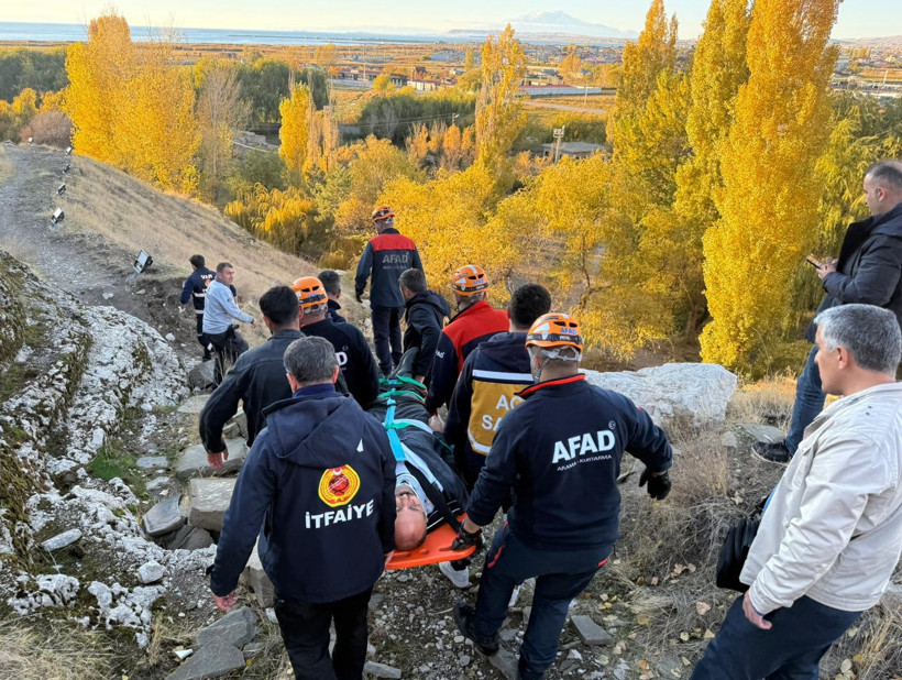 40 yaşındaki gezgin Van Kalesi’nde düştü: Ekipler seferler oldu - Resim : 1