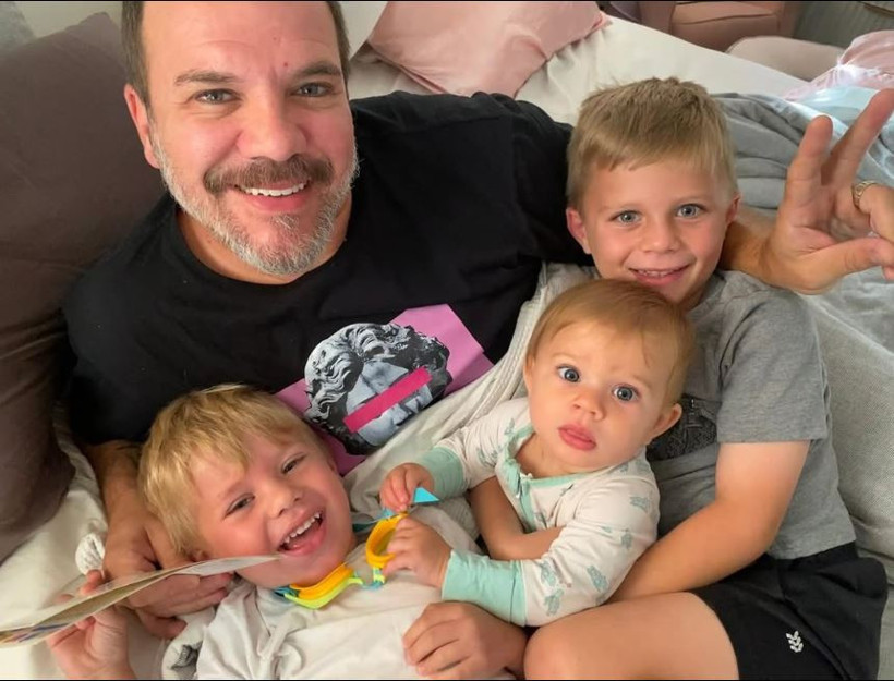 Oyunculuğu bırakıp ABD’ye yerleşmişti Yaprak Dökümü'nün yıldız oyuncusu Tolga Karel'den mutlu aile pozu - Resim : 3