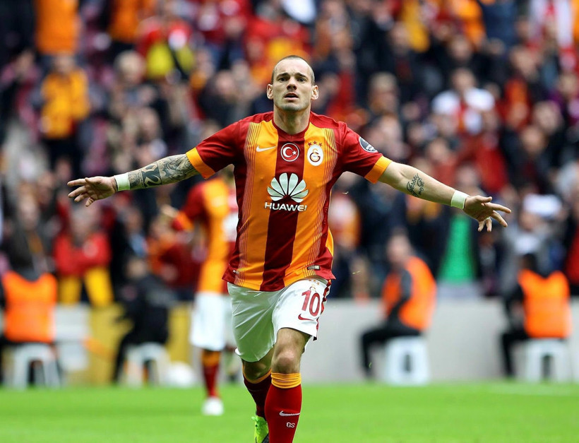 Victor Osimhen Wesley Sneijder'i solladı! - Resim : 2