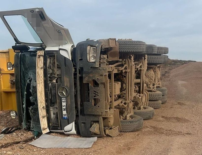 Kamyon devirdi, yürekler ağza aeldi! - Resim : 1