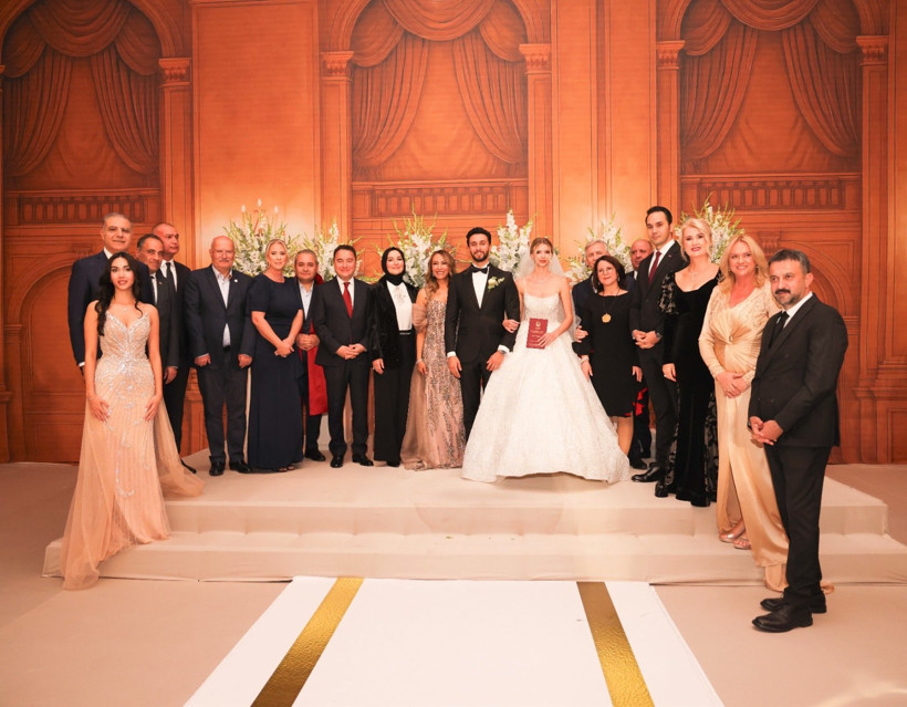 Siyasetin renklerini buluşturan Youtuber düğünü - Resim : 2