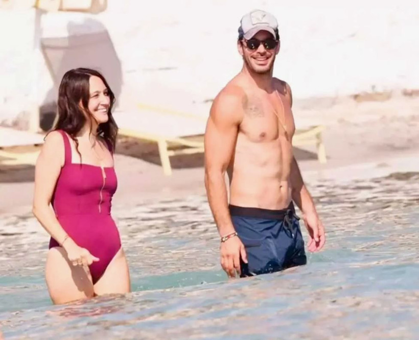 Çocukluk fotoğrafındaki o minik kız şaşırttı! Şu an tüm Türkiye'nin tanıdığı bir isim - Resim: 32