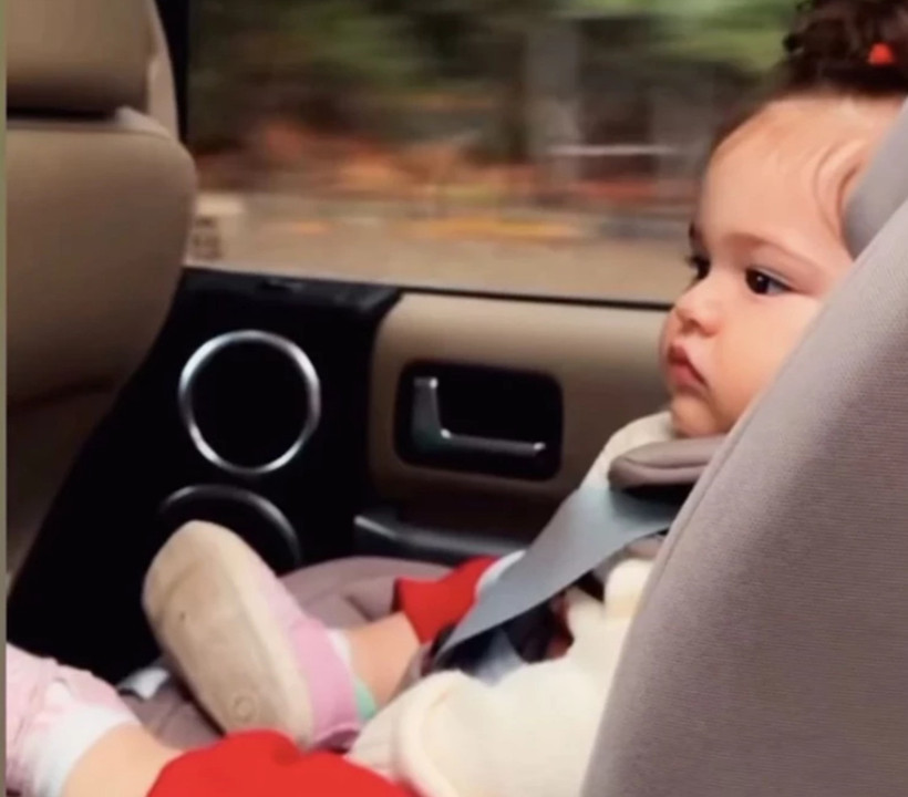 Gonca Vuslateri kızının yüzünü ilk kez gösterdi - Resim : 1