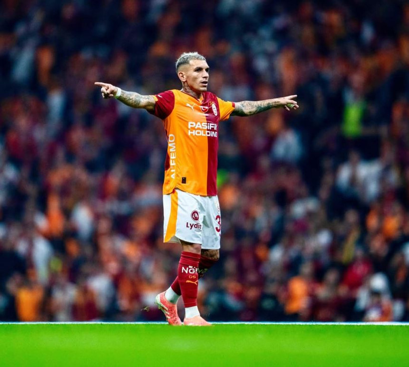 Devrim Özkan’dan Lucas Torreira’ya buz gibi ret: Aşk ilanı yaptı, takip havada kaldı - Resim : 13