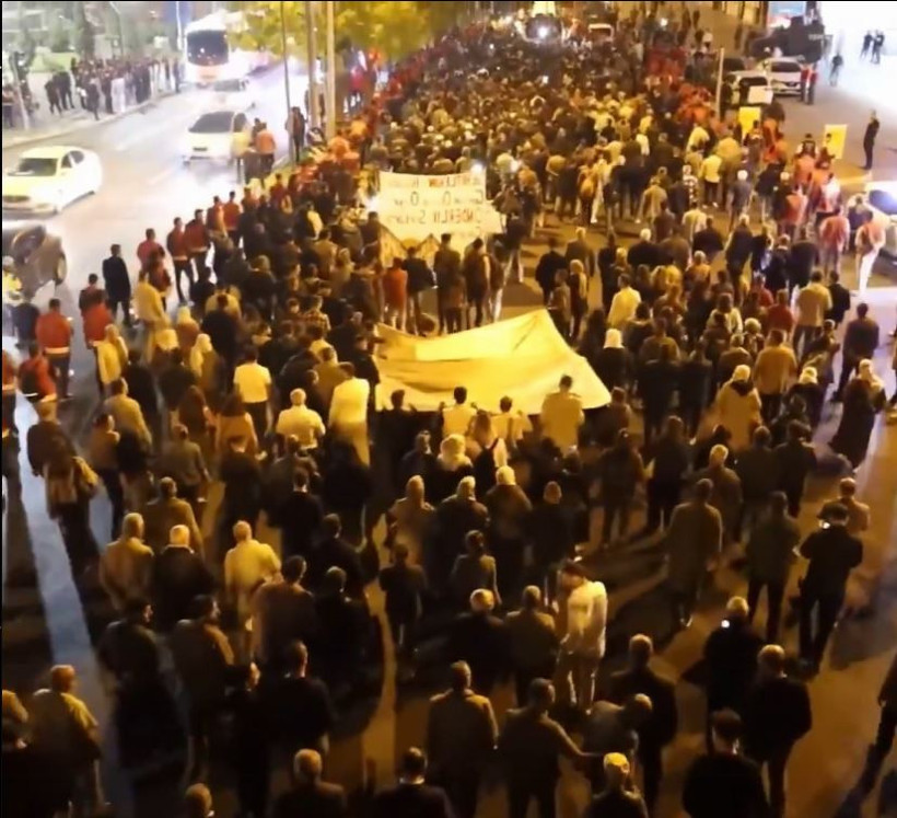 DEM resmi vatan haini Öcalan için yürüdü! Diyarbakır'da Apo posteri. Polis müdahale etti - Resim : 5